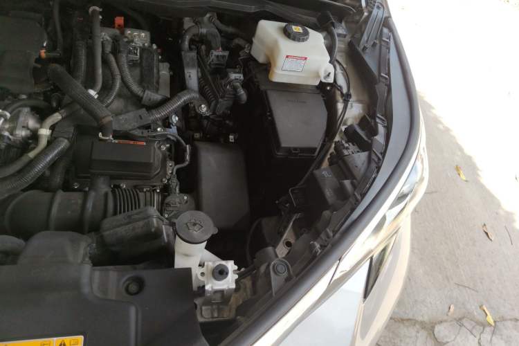 Used Toyota SIENNA 2021 2.5L Hybrid Comfort Edition Engine Bay Left