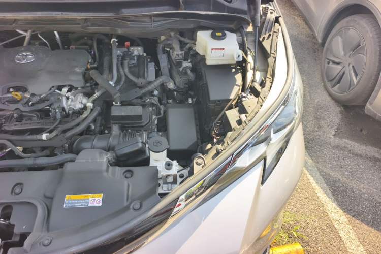 Used Toyota SIENNA 2021 2.5L Hybrid Comfort Edition Engine Bay Left
