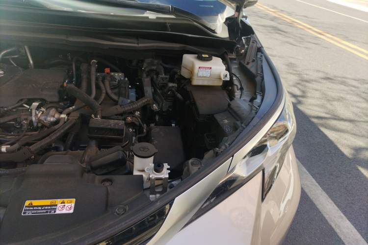 Used Toyota SIENNA 2021 2.5L Hybrid Platinum Edition Engine Bay Left