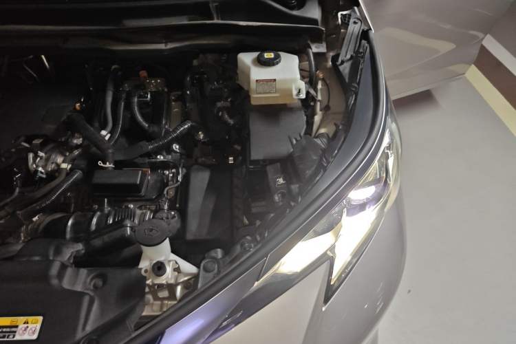 Used Toyota SIENNA 2021 2.5L Hybrid Platinum Edition Engine Bay Left