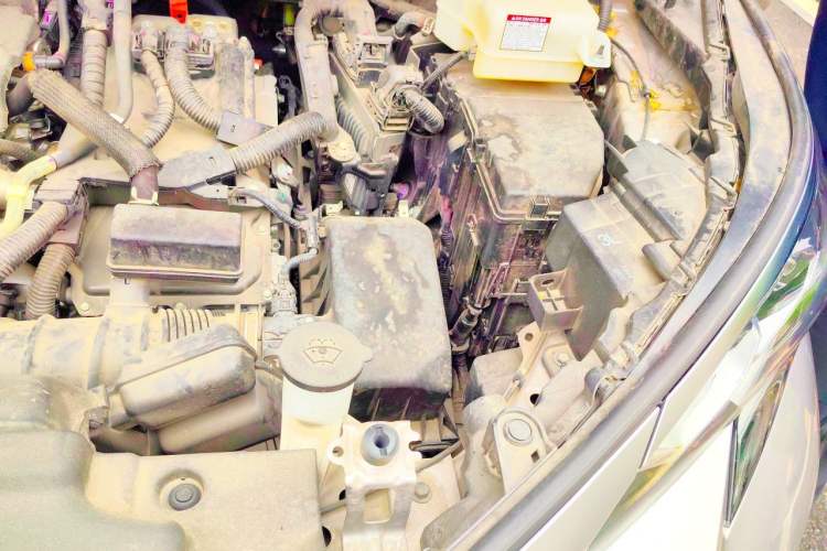 Used Toyota SIENNA 2021 2.5L Hybrid Platinum Edition Engine Bay Left
