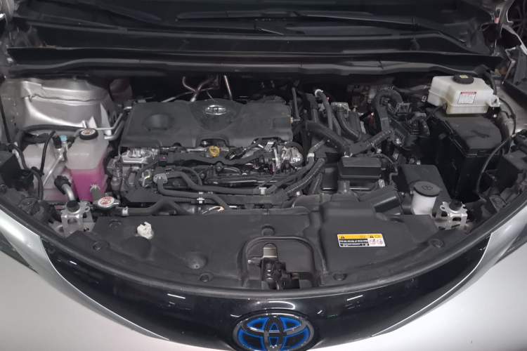 Used Toyota SIENNA 2021 2.5L Hybrid Luxury Edition Engine Bay