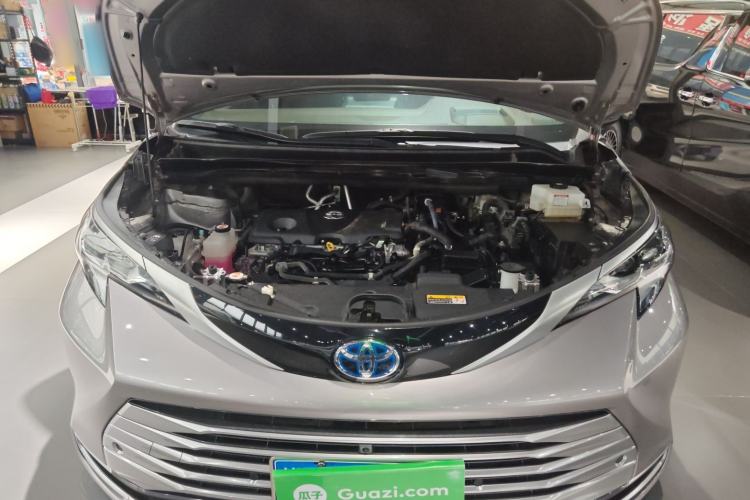 Used Toyota SIENNA 2021 2.5L Hybrid Platinum Edition Engine Bay