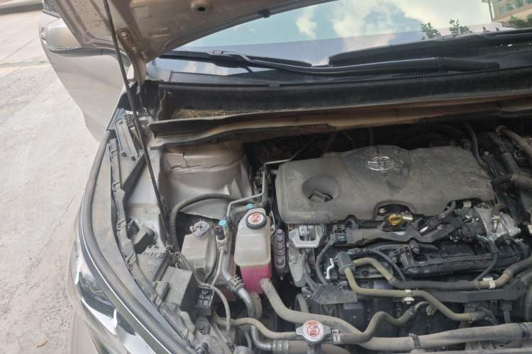 Used Toyota SIENNA 2021 2.5L Hybrid Premium Edition Engine Bay Right