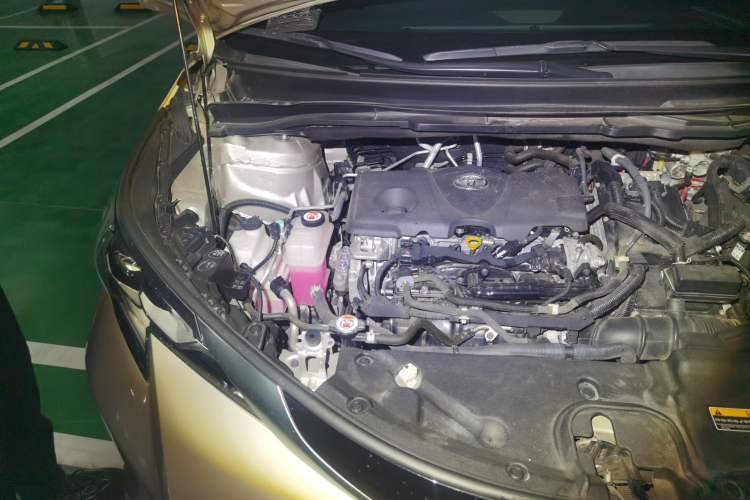 Used Toyota SIENNA 2021 2.5L Hybrid Premium Edition Engine Bay Right