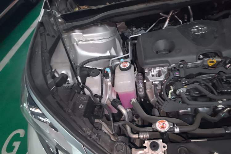 Used Toyota SIENNA 2021 2.5L Hybrid Luxury Edition Engine Bay Right