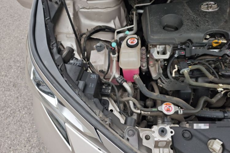 Used Toyota SIENNA 2021 2.5L Hybrid Ultimate Edition Engine Bay Right