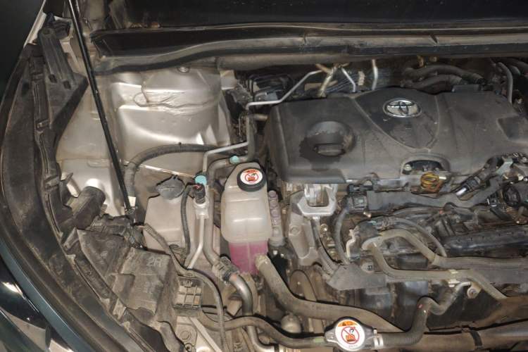 Used Toyota SIENNA 2021 2.5L Hybrid Ultimate Edition Engine Bay Right