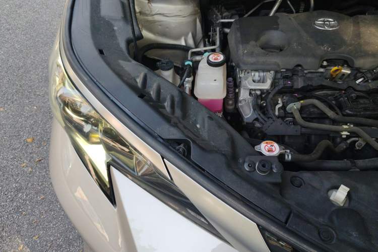 Used Toyota SIENNA 2021 2.5L Hybrid Ultimate Edition Engine Bay Right