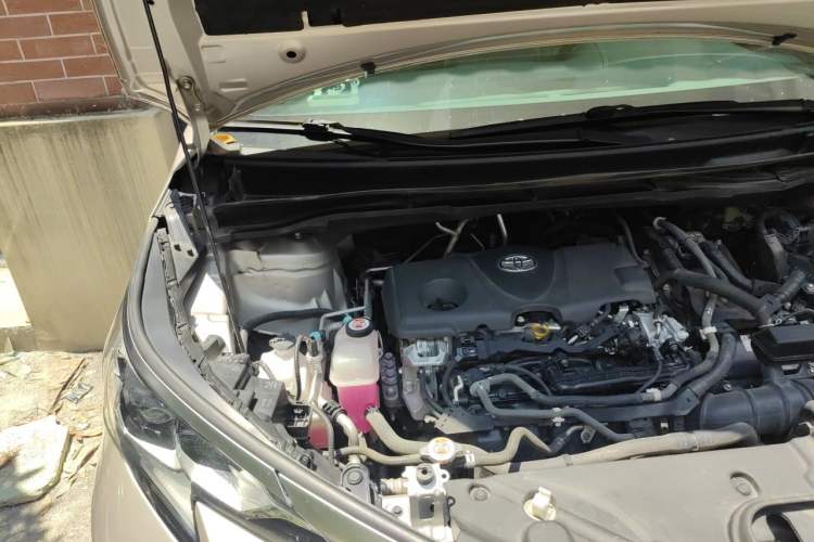Used Toyota SIENNA 2021 2.5L Hybrid Luxury Edition Engine Bay Right
