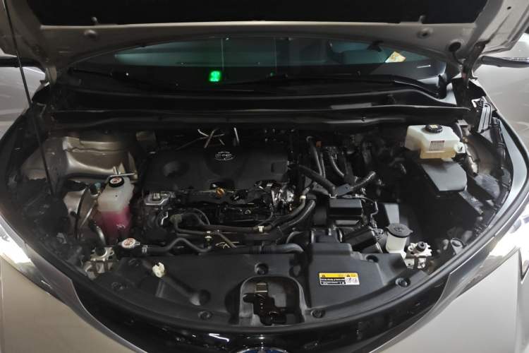 Used Toyota SIENNA 2021 2.5L Hybrid Platinum Edition Engine Bay