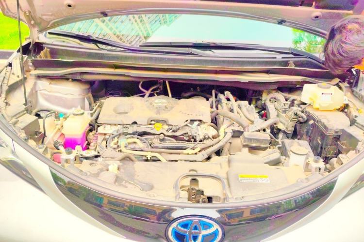Used Toyota SIENNA 2021 2.5L Hybrid Platinum Edition Engine Bay