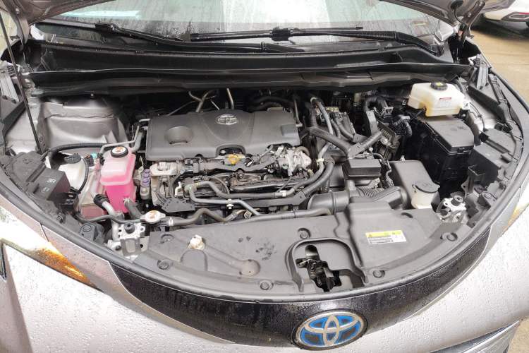 Used Toyota SIENNA 2021 2.5L Hybrid Platinum Edition Engine Bay