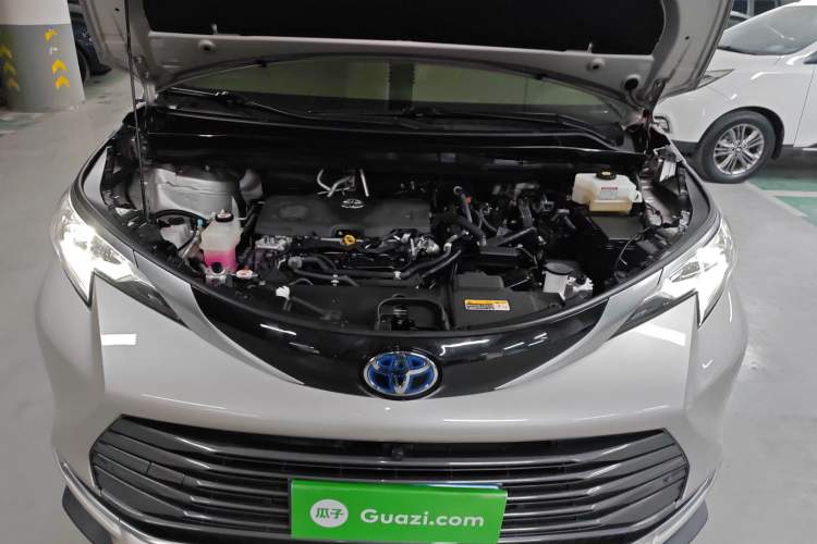 Used Toyota SIENNA 2021 2.5L Hybrid Premium Edition Engine Bay