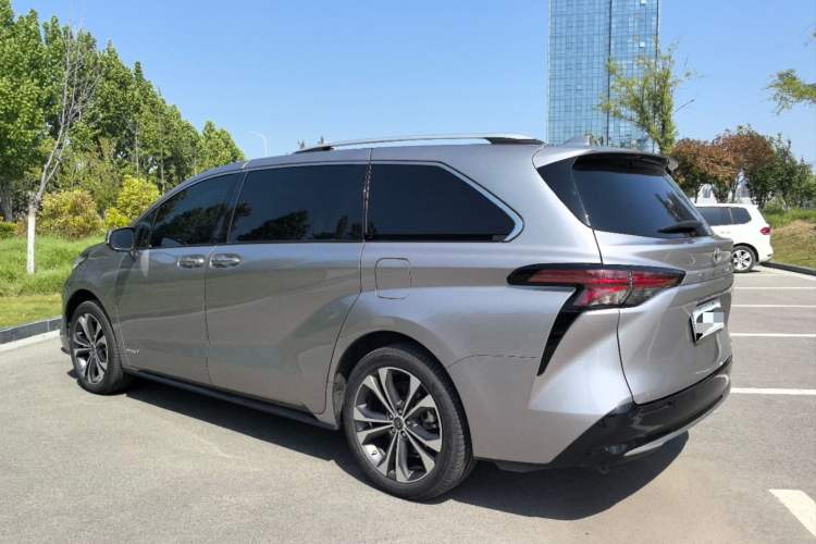 Used Toyota SIENNA 2021 2.5L Hybrid Premium Edition Exterior 2