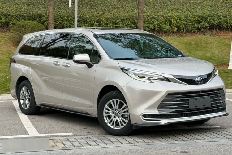 Used Toyota SIENNA 2021 2.5L Hybrid Luxury Edition Exterior 2