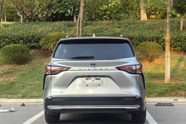Used Toyota SIENNA 2021 2.5L Hybrid Platinum Edition Exterior 2