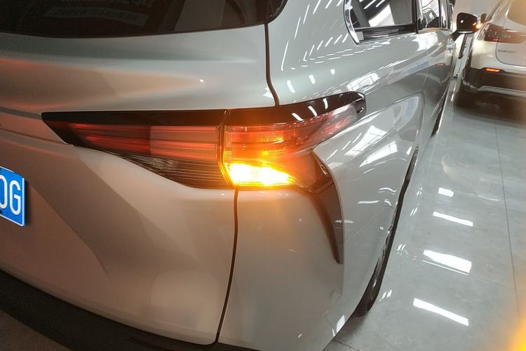 Used Toyota SIENNA 2021 2.5L Hybrid Comfort Edition Exterior 3