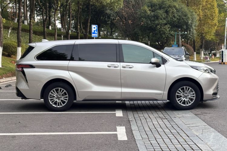 Used Toyota SIENNA 2021 2.5L Hybrid Luxury Edition Exterior 3