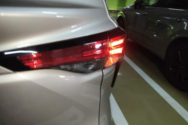 Used Toyota SIENNA 2021 2.5L Hybrid Luxury Edition Exterior 3