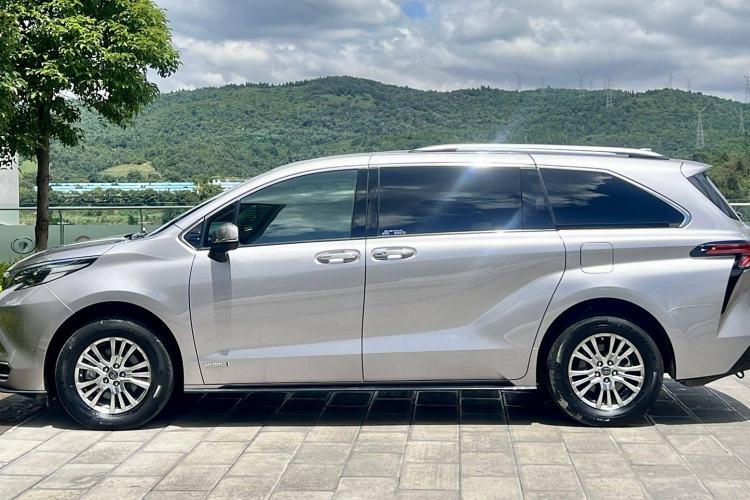 Used Toyota SIENNA 2021 2.5L Hybrid Premium Edition Exterior 3