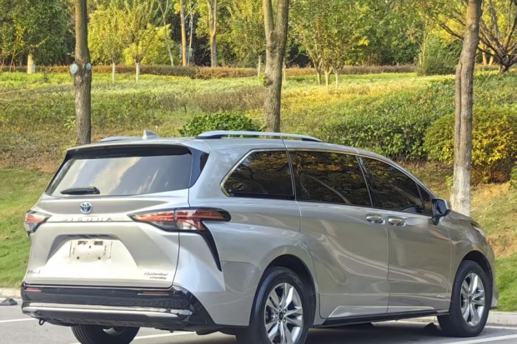 Used Toyota SIENNA 2021 2.5L Hybrid Platinum Edition Exterior 3