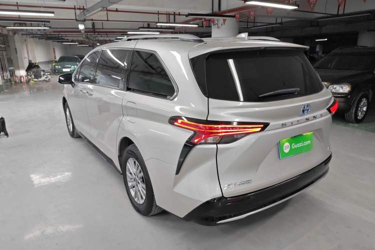 Used Toyota SIENNA 2021 2.5L Hybrid Premium Edition Exterior 3