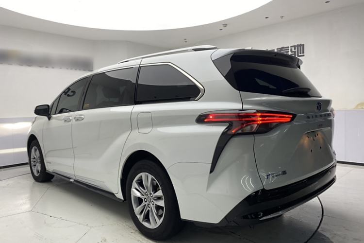 Used Toyota SIENNA 2021 2.5L Hybrid Platinum Edition Exterior 4
