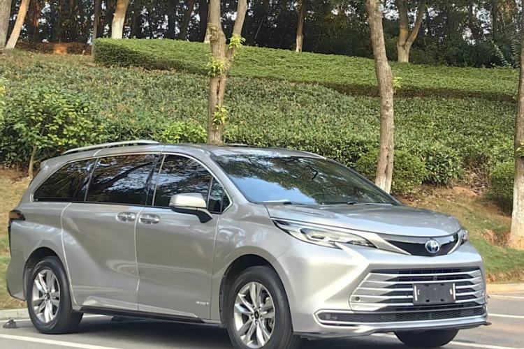 Used Toyota SIENNA 2021 2.5L Hybrid Platinum Edition Exterior 4