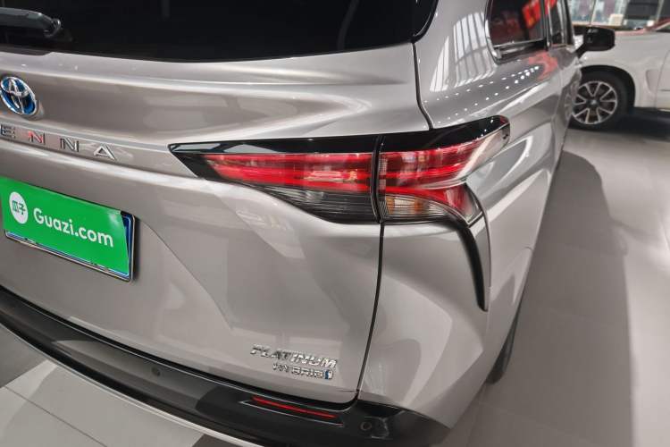Used Toyota SIENNA 2021 2.5L Hybrid Platinum Edition Exterior 6