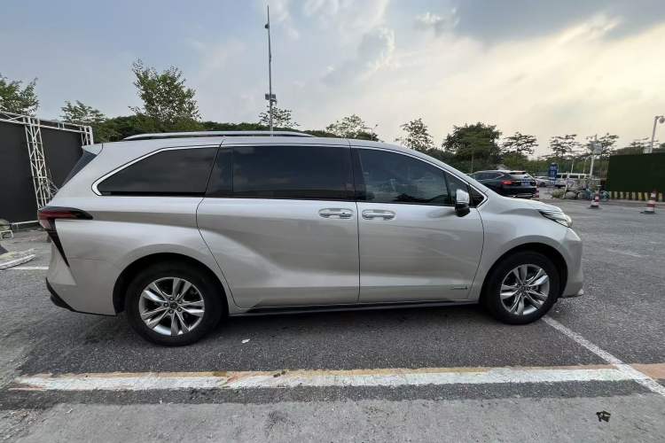 Used Toyota SIENNA 2021 2.5L Hybrid Ultimate Edition Exterior 7