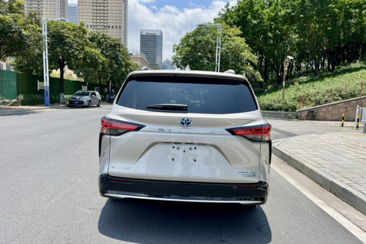 Used Toyota SIENNA 2021 2.5L Hybrid Ultimate Edition Exterior 8