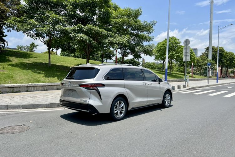 Used Toyota SIENNA 2021 2.5L Hybrid Ultimate Edition Exterior 9