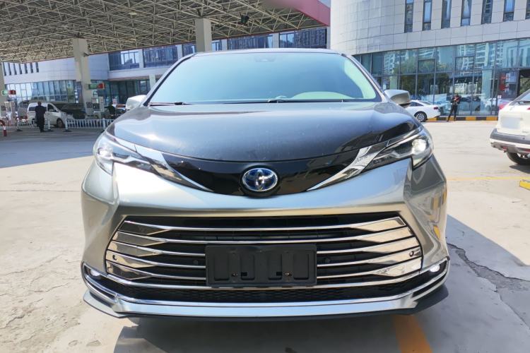 Used Toyota SIENNA 2021 2.5L Hybrid Comfort Edition Front