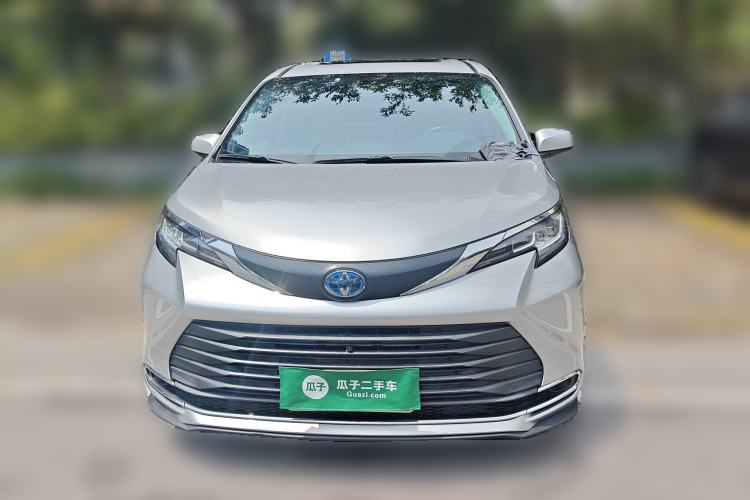 Used Toyota SIENNA 2021 2.5L Four-Wheel Drive XLE 7-Seater Canadian Version Front