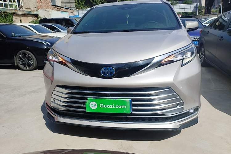 Used Toyota SIENNA 2021 2.5L Hybrid Platinum Edition Front