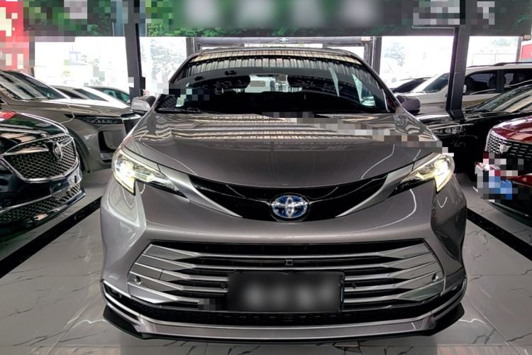 Used Toyota SIENNA 2021 2.5L Hybrid Platinum Edition Front