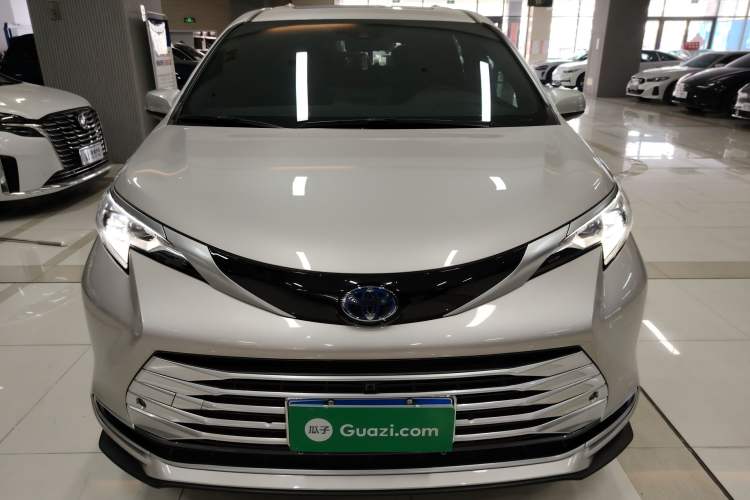 Used Toyota SIENNA 2021 2.5L Hybrid Platinum Edition Front