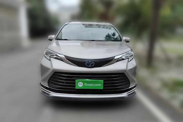 Used Toyota SIENNA 2021 2.5L Hybrid Comfort Edition Front