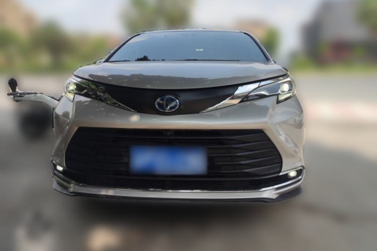 Used Toyota SIENNA 2021 2.5L Hybrid Comfort Edition Front