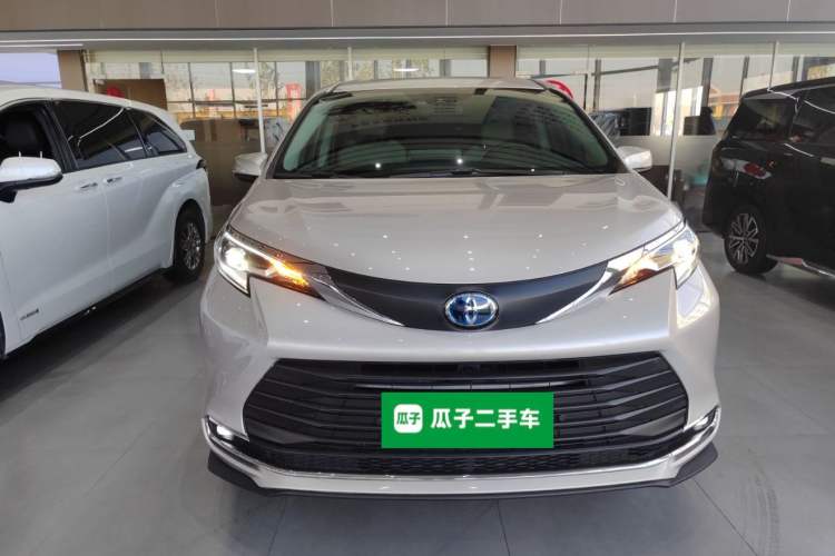 Used Toyota SIENNA 2021 2.5L Hybrid Comfort Edition Front