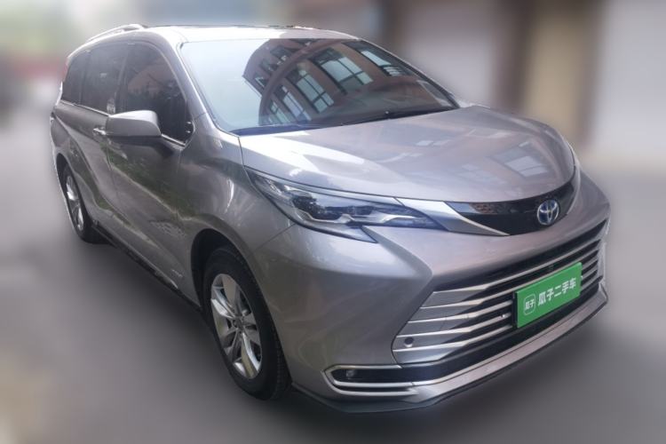 Used Toyota SIENNA 2021 2.5L Hybrid Platinum Edition Front Right 45 Deg