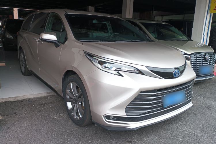 Used Toyota SIENNA 2021 2.5L Hybrid Premium Edition Front Right 45 Deg