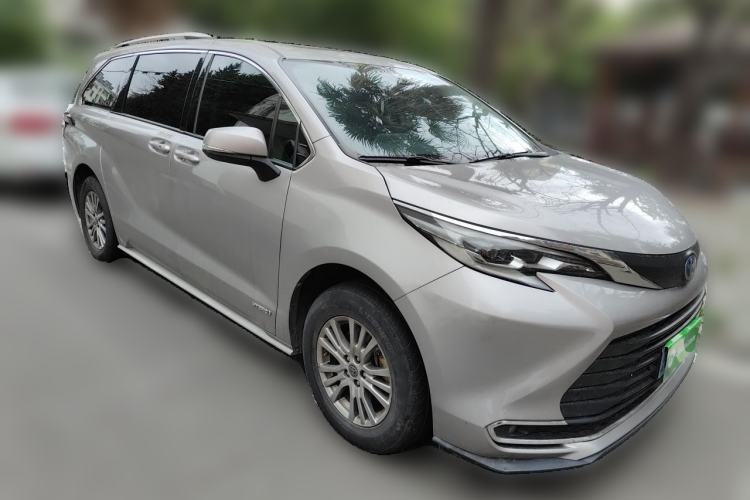 Used Toyota SIENNA 2021 2.5L Hybrid Comfort Edition Front Right 45 Deg