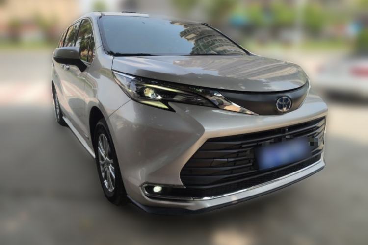 Used Toyota SIENNA 2021 2.5L Hybrid Comfort Edition Front Right 45 Deg