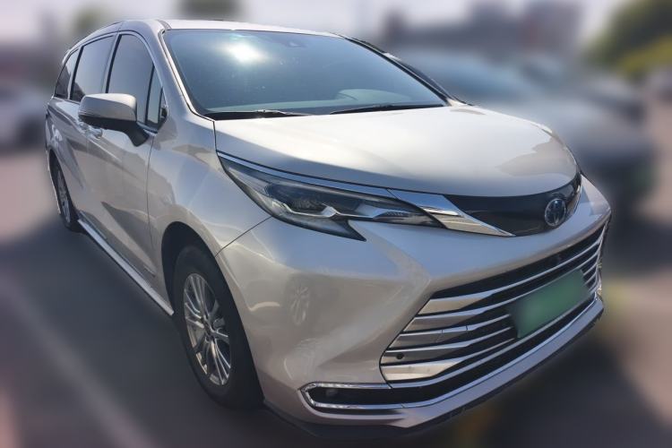 Used Toyota SIENNA 2021 2.5L Hybrid Comfort Edition Front Right 45 Deg