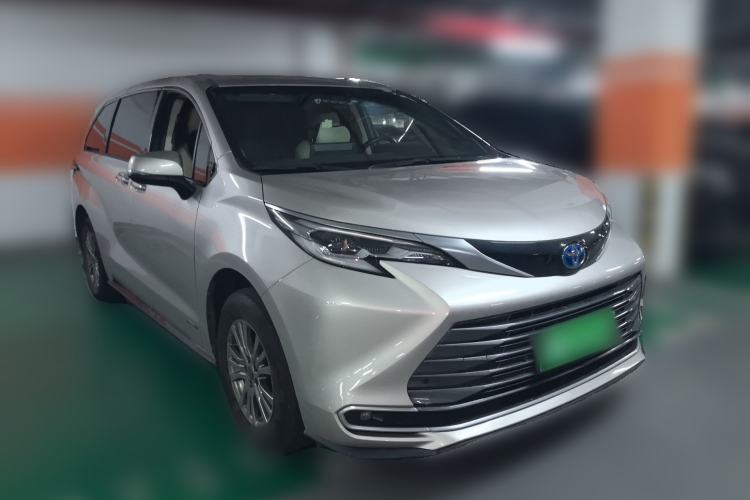 Used Toyota SIENNA 2021 2.5L Hybrid Luxury Edition Front Right 45 Deg