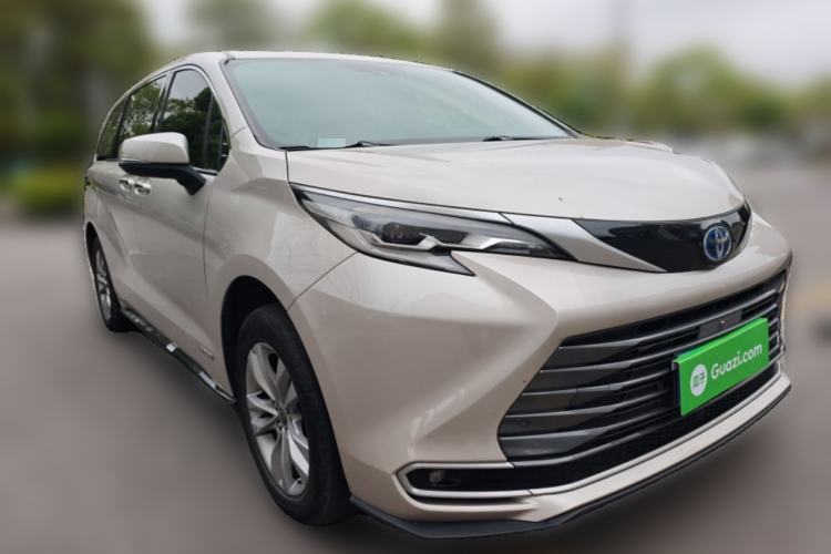Used Toyota SIENNA 2021 2.5L Hybrid Ultimate Edition Front Right 45 Deg