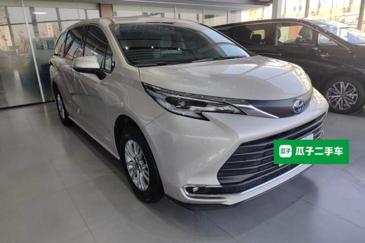 Used Toyota SIENNA 2021 2.5L Hybrid Comfort Edition Front Right 45 Deg