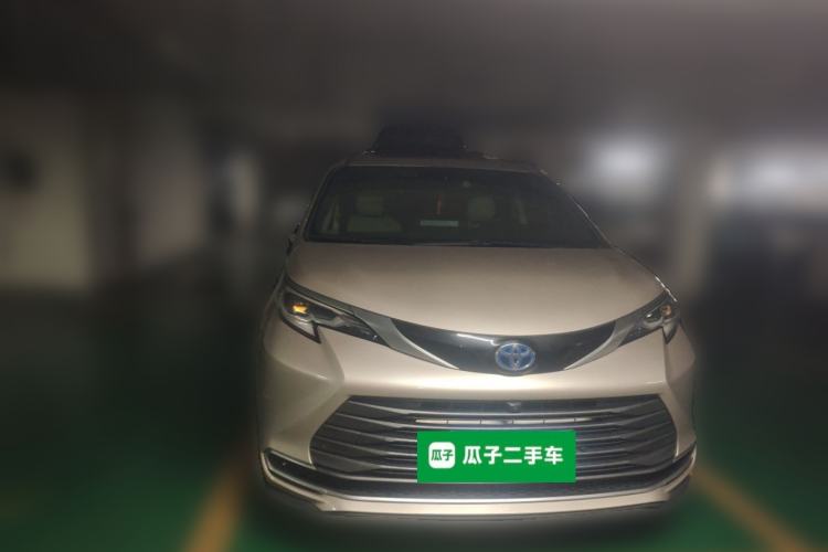 Used Toyota SIENNA 2021 2.5L Hybrid Ultimate Edition Front Right 45 Deg